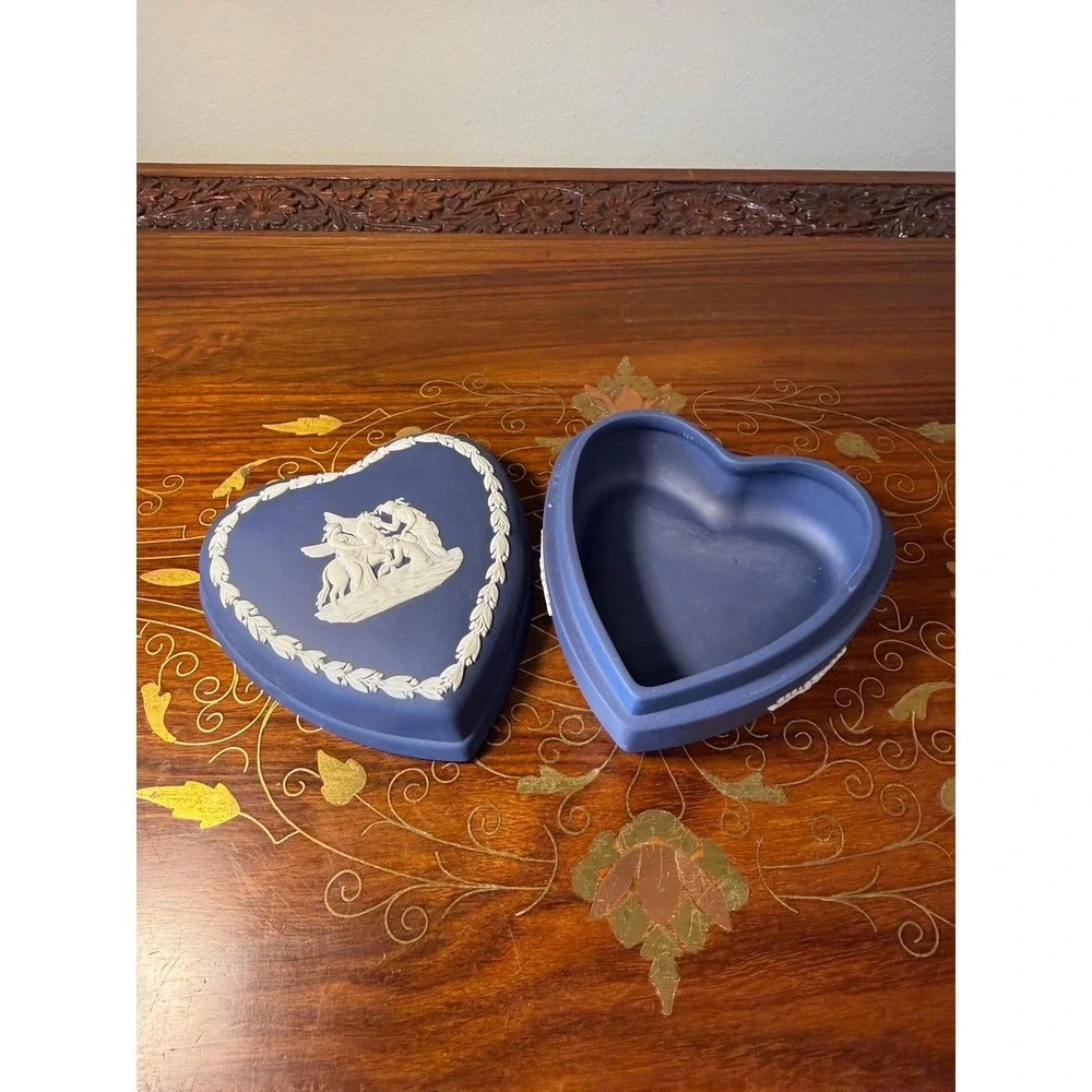 Vintage Wedgwood Blue Jasperware Heart Trinket Box, Jewelry‎ Box Gift
